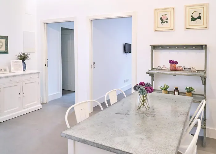 Splendid In Apartment *